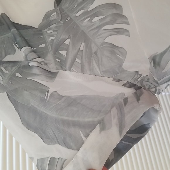 DIVIDED Tropical Print Sheer Crop Top Cuffed Sleeves with Leaf Print. - Picture 3 of 3